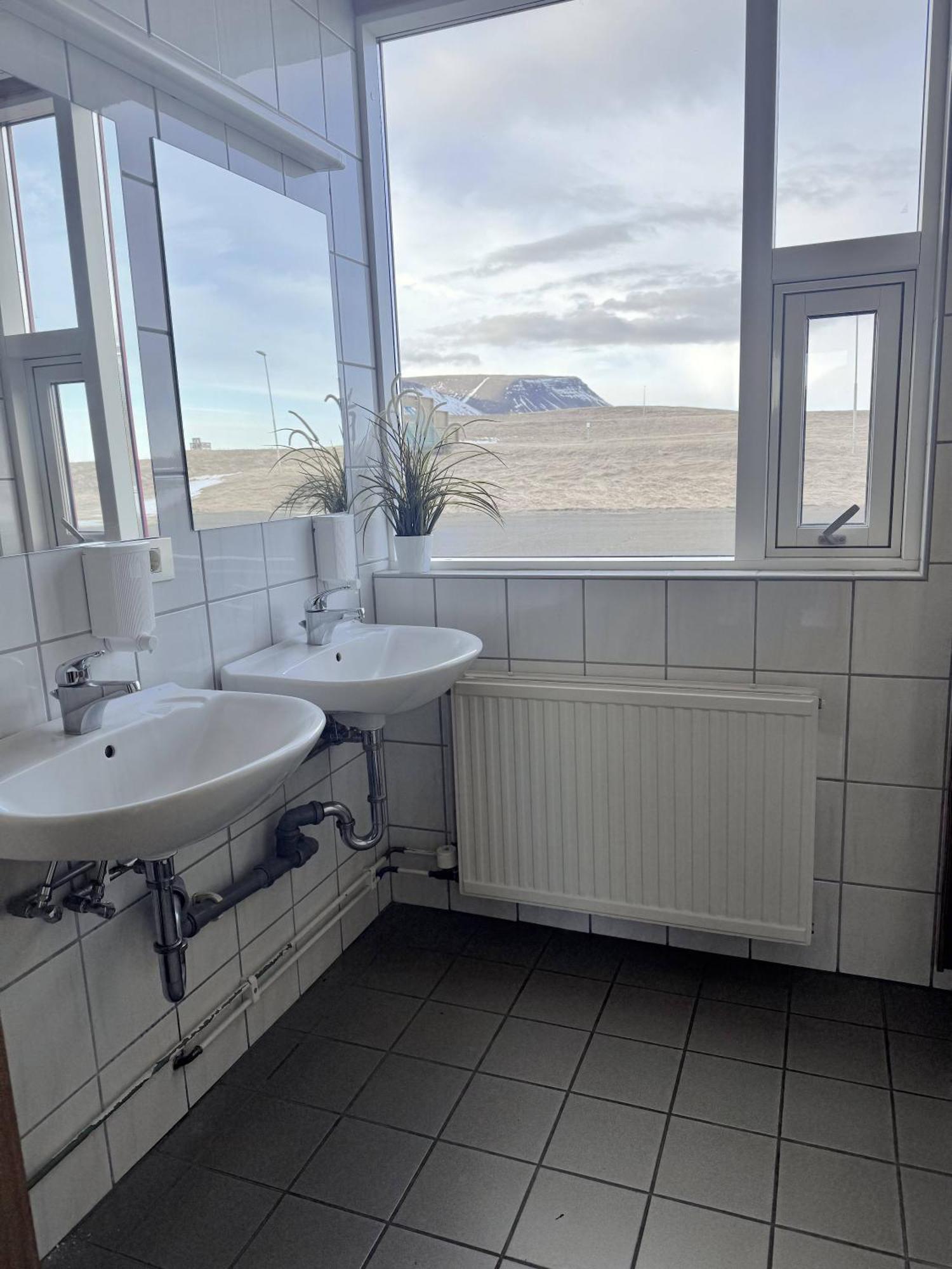 Hunavellir Guesthouse Блондуос Екстериор снимка